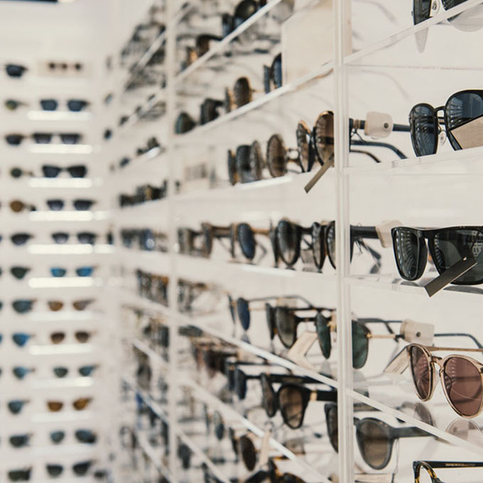 Optic Legros, opticien en Guadeloupe, Pointe à Pitre, Convenance, Destreland et Basse-Terre. Lunettes de vue, lunettes de soleil, masque de plongée, cyclisme, homme, femme, enfant